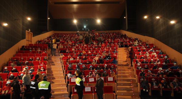 Los escolares de Torrox aprenden seguridad vial con un teatro educativo