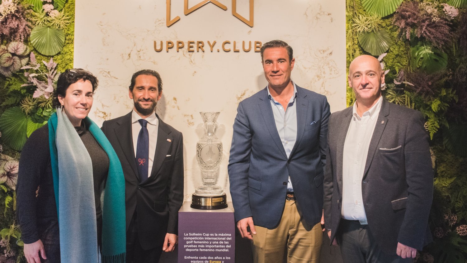 Uppery Club recibe el trofeo de la Solheim Cup en el periplo del viaje de la copa por la provincia