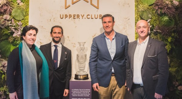 Uppery Club recibe el trofeo de la Solheim Cup en el periplo del viaje de la copa por la provincia