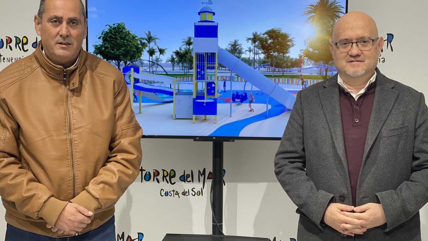 Medio Ambiente inicia las obras del nuevo macroparque infantil junto al faro de Torre del Mar