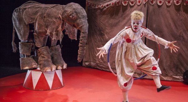La Maquiné regresa al Cánovas con su último y premiado espectáculo ‘Parade, el circo de los valientes’