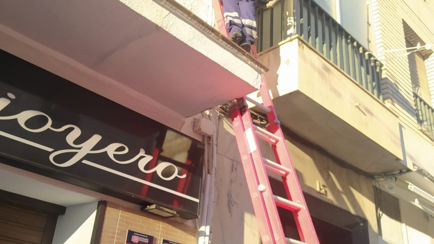 Ronda avanza en el Plan de Eficiencia Energética instalando luces LED en calle Infante, Virgen de la Paz