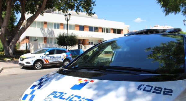 La Policía Local de Fuengirola realizó cerca de 1.800 servicios de auxilio humanitario durante el pasado año