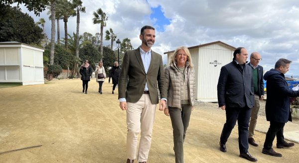 Fernández-Pacheco traslada el apoyo del Gobierno andaluz a Marbella ante la incertidumbre del futuro del paseo marítimo
