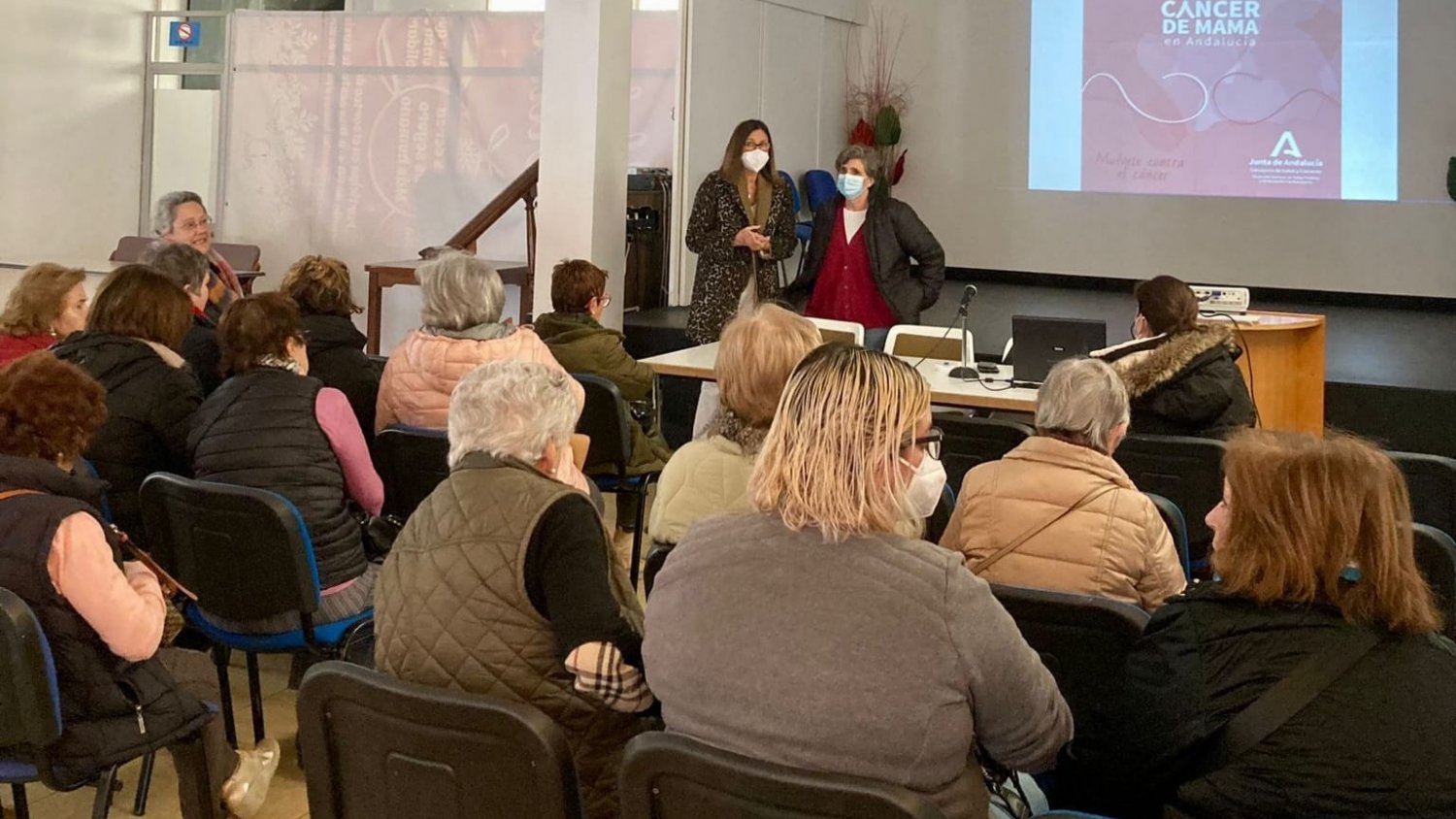 El Distrito Valle del Guadalhorce informa en Álora sobre el programa de detección de Cáncer de Mama