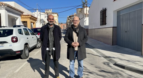 Infraestructuras renueva el acerado de la calle Santiago Valle de Vélez-Málaga