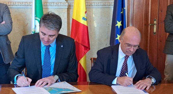 Puerto de Málaga firma un convenio de visado con el Colegio de Ingenieros de Caminos para reforzar la competitividad