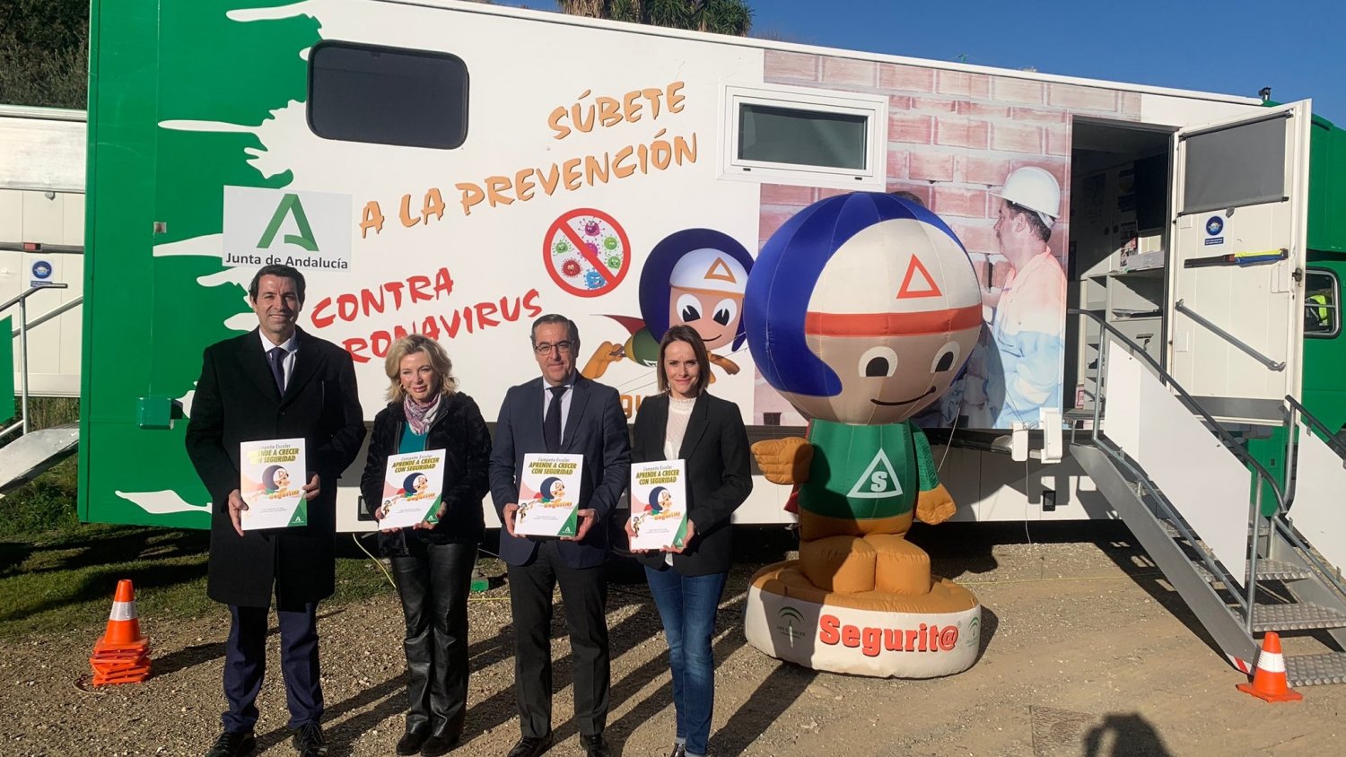 Más de 400 escolares malagueños toman conciencia de la prevención de riesgos de su entorno con el `Prevebús´
