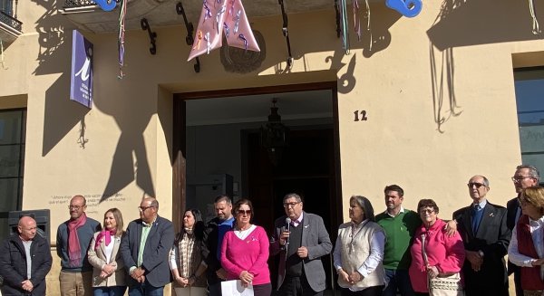 Vélez-Málaga se suma a la campaña 'Por unos cuidados más justos' con motivo del Día Mundial Contra el Cáncer