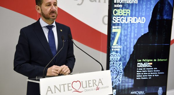 El Centro de Servicios Sociales de Antequera acoge una jornada informativa sobre ciberseguridad