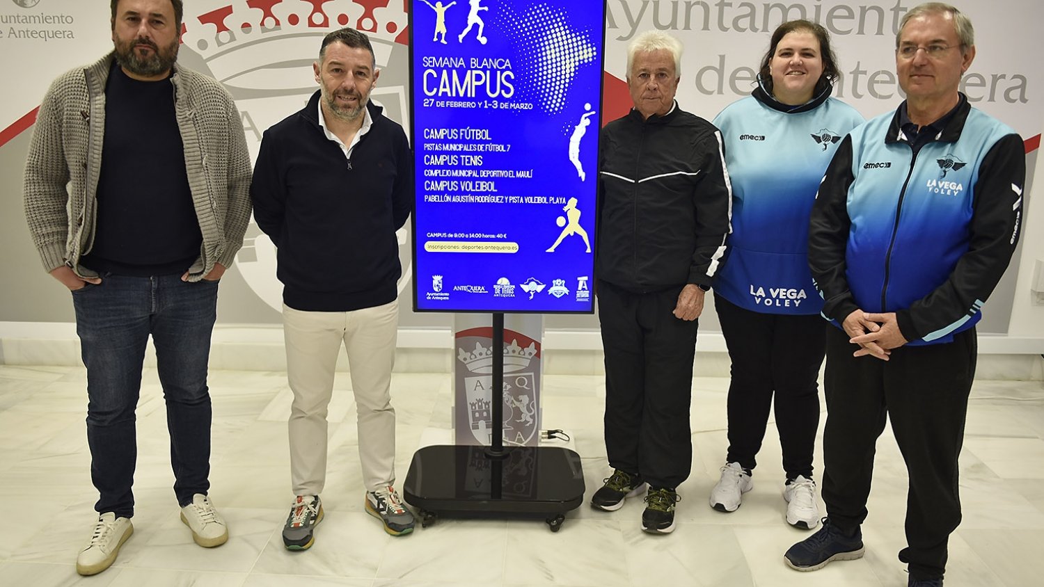 Antequera promueve tres campus deportivos de fútbol, tenis y voleibol para Semana Blanca