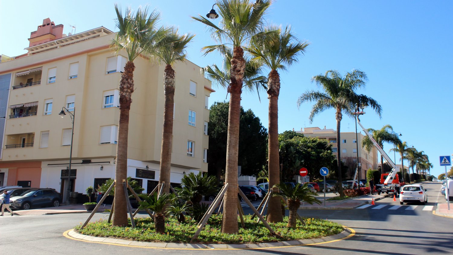 Estepona finaliza las obras de una rotonda que dará fluidez al tráfico en la zona de Huerta Nueva