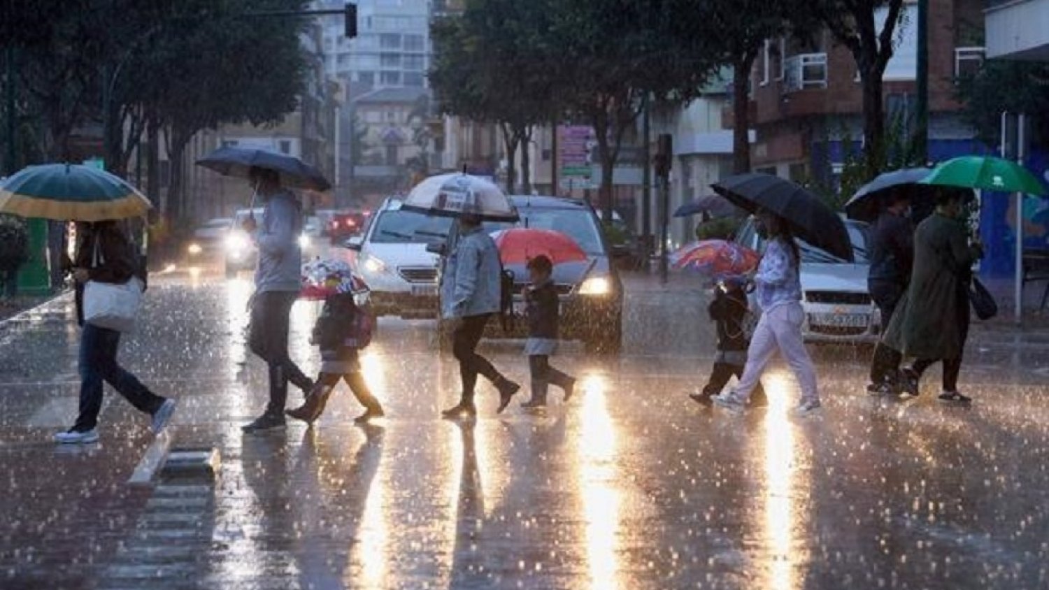 AEMET activa el aviso naranja por lluvias en las comarcas malagueñas de Sol y Guadalhorce