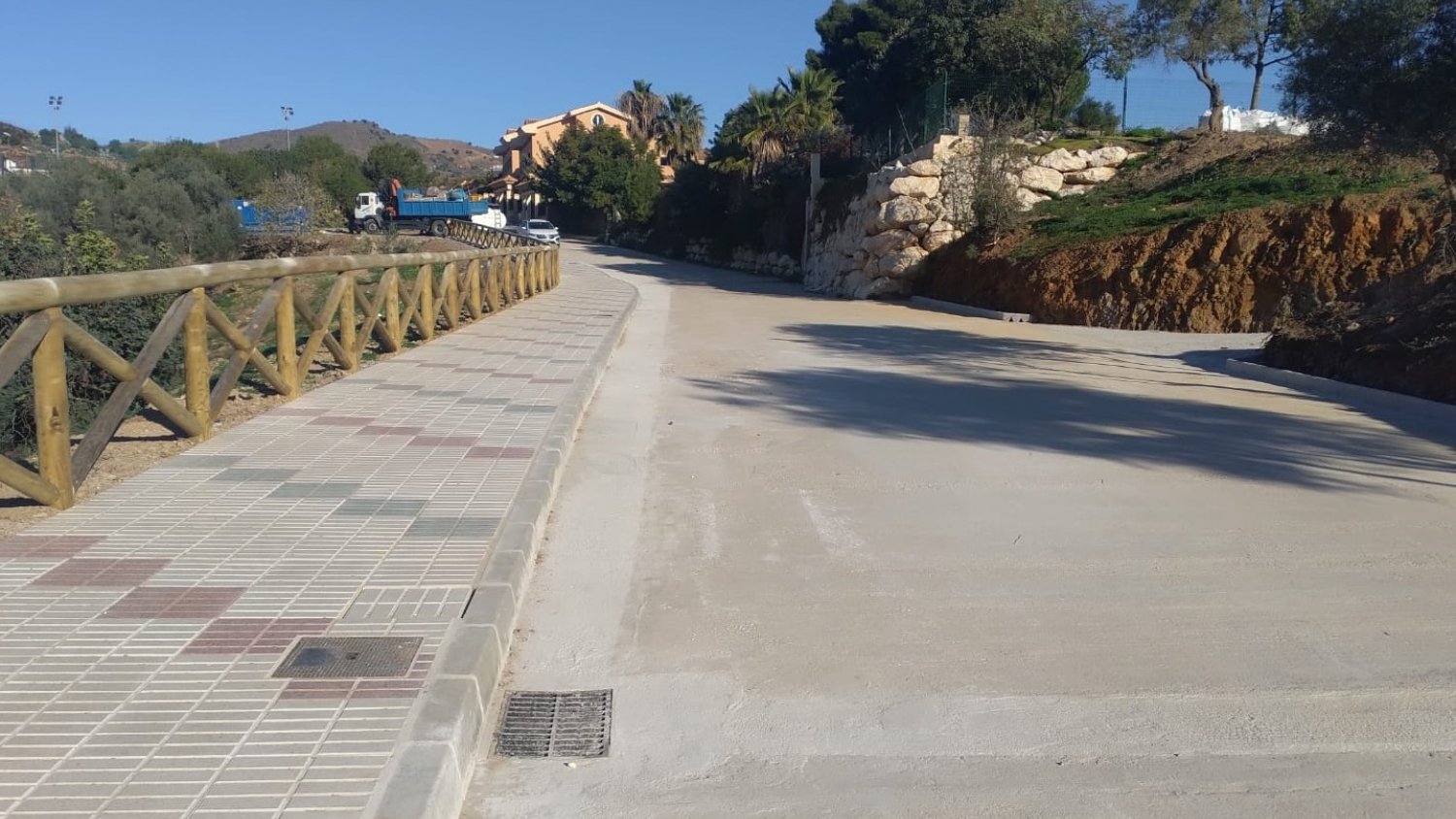 Rincón de la Victoria finaliza las mejoras de infraestructuras de un tramo de la calle Alborán