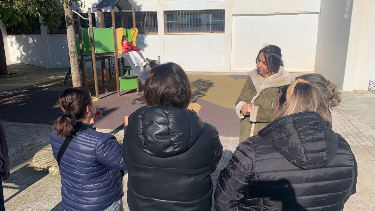 El Ayuntamiento estudia mejoras en los parques de calle Azucena y el entorno de calle Real