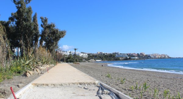 Estepona avanza en la construcción de dos tramos de corredor litoral en el este y oeste de la ciudad