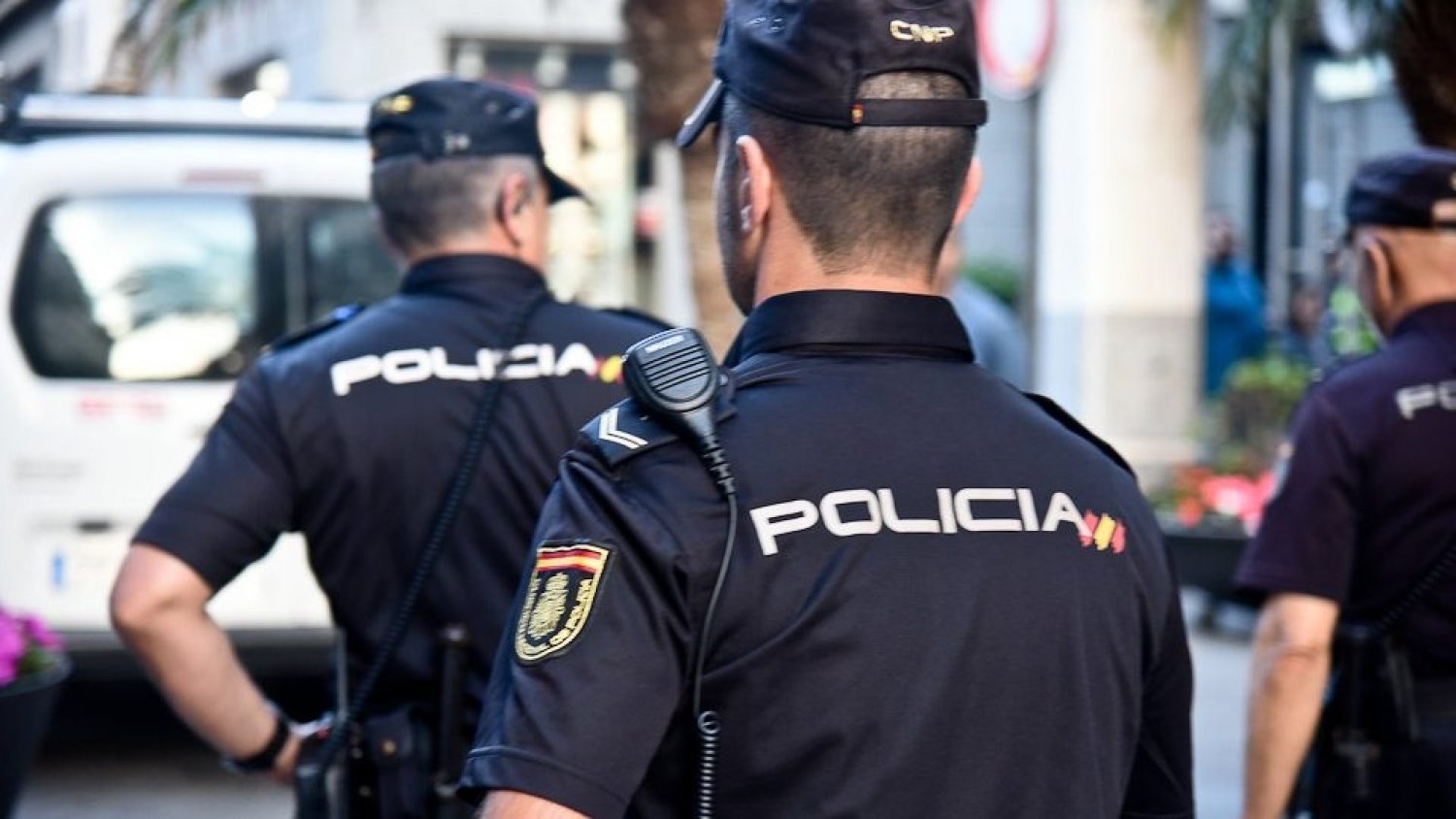 Dos detenidos por robar a punta de pistola en un salón de juegos y un vehículo