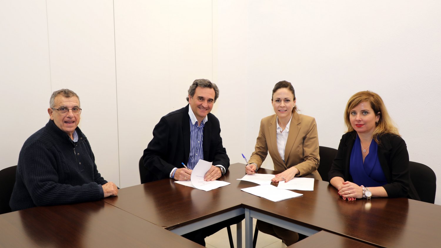 Marbella suscribe un convenio con Caixabank para facilitar microcréditos a los emprendedores y pymes