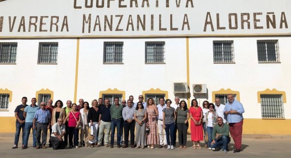 El delegado de Agricultura reconoce al Consejo Regulador de la aceituna Aloreña la “defensa y promoción de este producto singular”