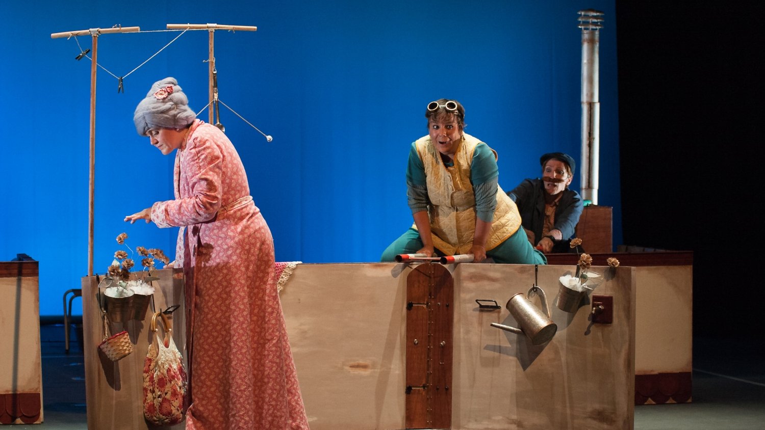 El Teatro Cánovas recibe la comedia familiar ‘El lenguaje de las azoteas’, de Barataria