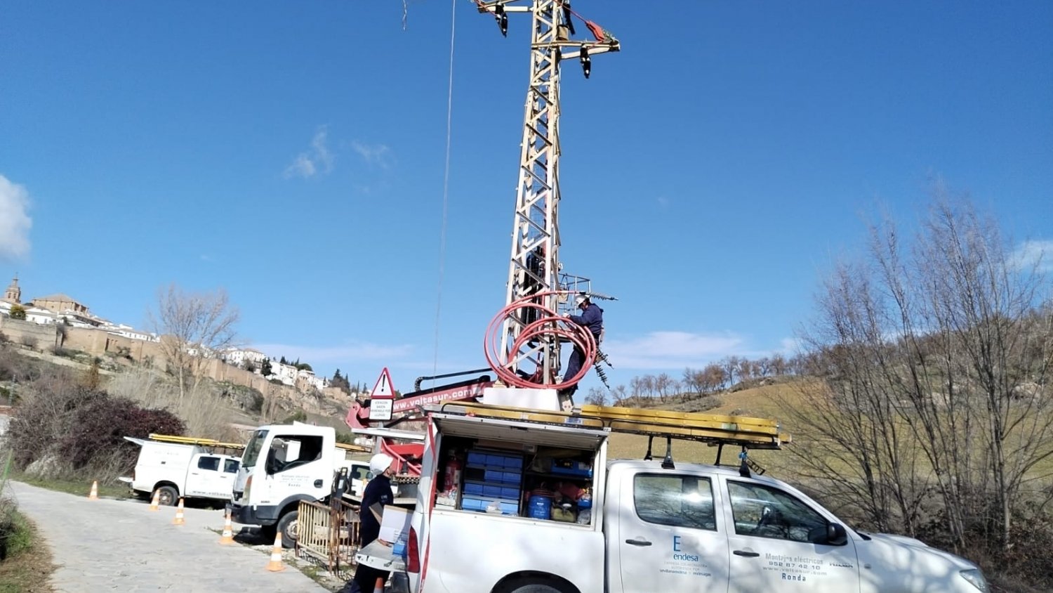Avanzan los trabajos de soterramiento del cableado eléctrico en el Arroyo las Culebras