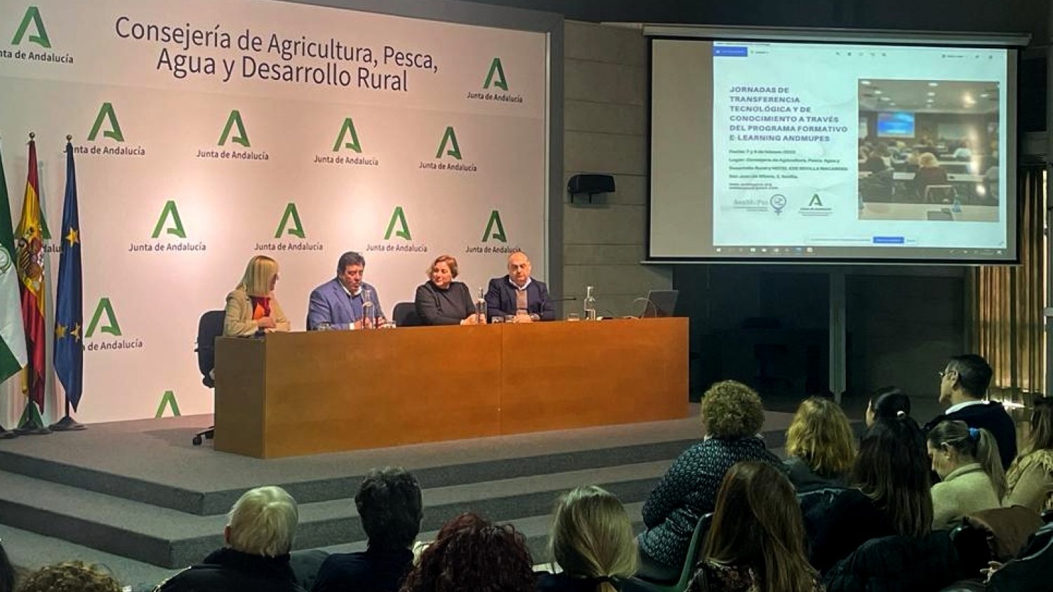 Junta y AndMuPes analizan los desafíos de las mujeres del sector pesquero y acuícola