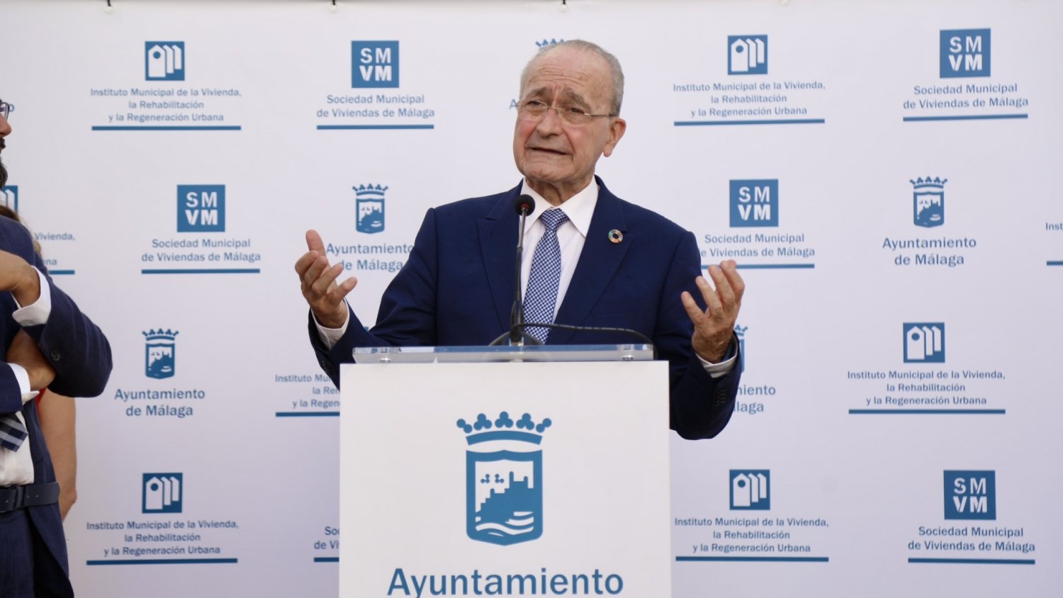El Ayuntamiento entrega las llaves de sus nuevas viviendas en Calle Calvo a 16 familias jóvenes