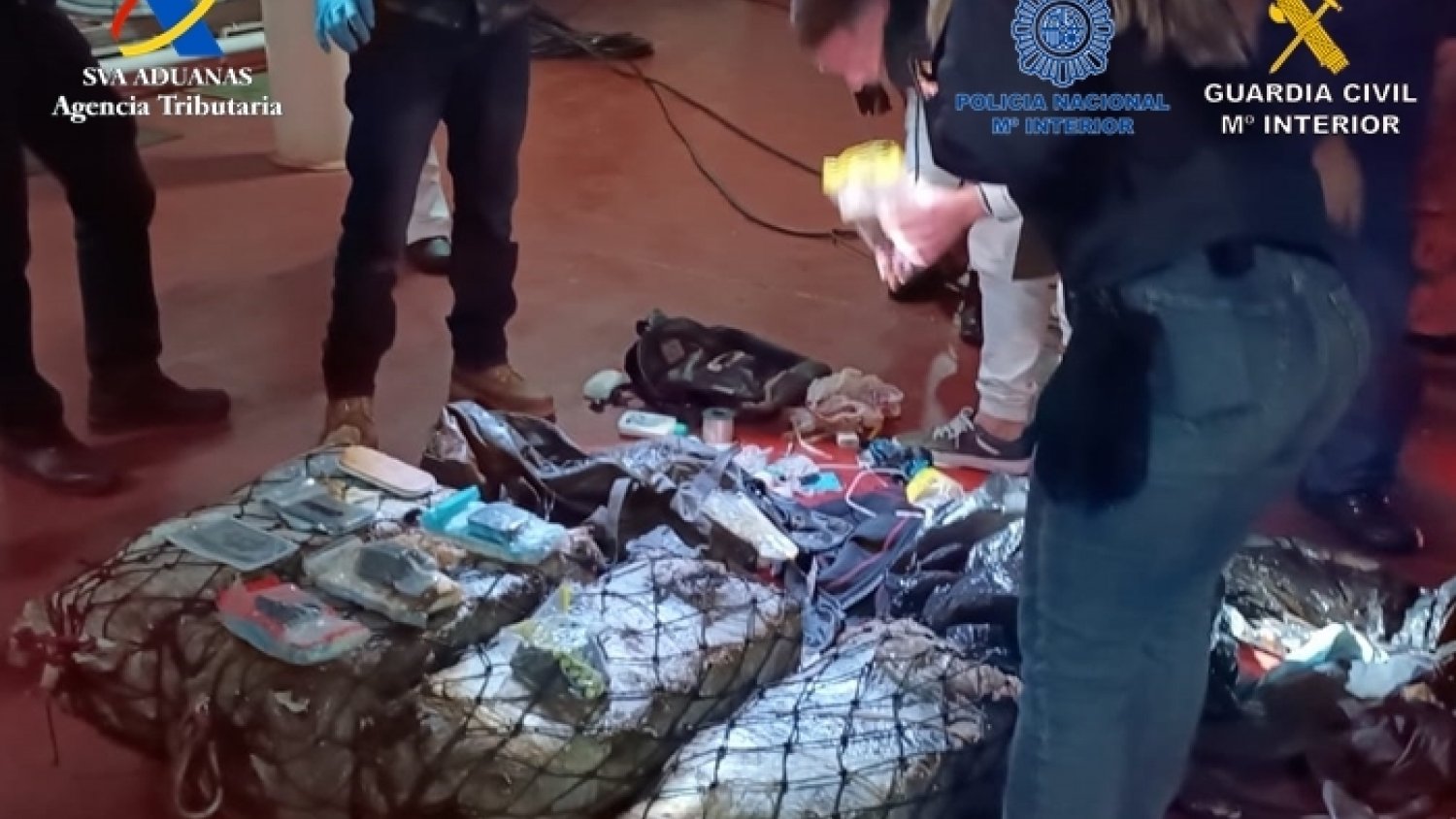 Detenido un polizón que transportaba más de 100 kilos de cocaína junto al ancla de un buque mercante