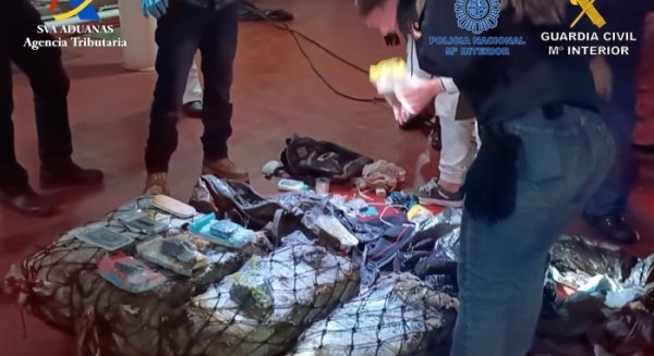 Detenido un polizón que transportaba más de 100 kilos de cocaína junto al ancla de un buque mercante
