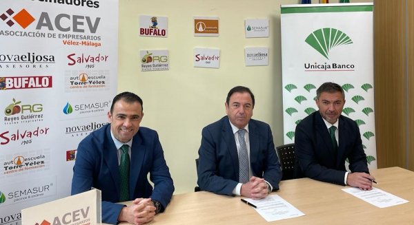 Unicaja Banco apoya a las más de 300 empresas de Vélez-Málaga que integran la ACEV