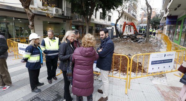 Marbella impulsa la reforma integral de la calle Sierra Blanca para solventar los problemas de saneamiento