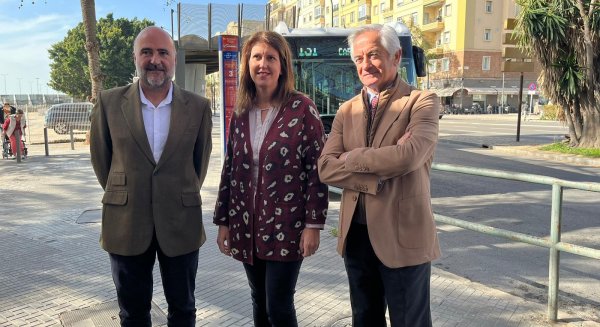 La Junta presenta un nuevo autobús que se incorpora a la línea 131 que cubre el trayecto entre Málaga y Cártama