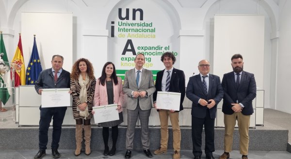 La UNIA premia la excelencia a tres docentes de los másteres en Relaciones Internacionales y Transformación Digital