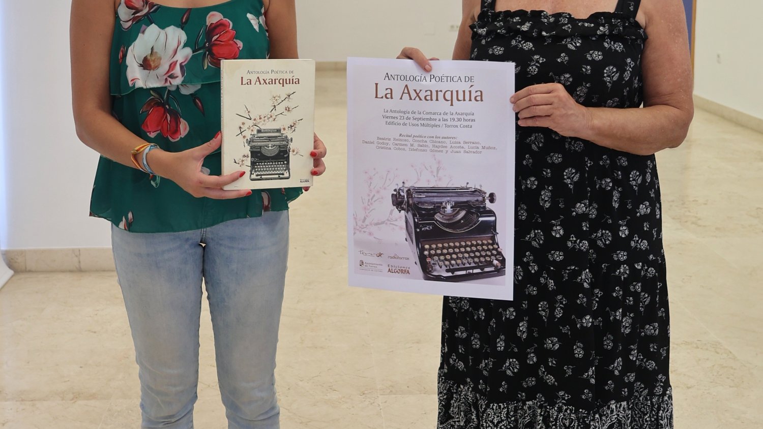 Torrox muestra su apoyo a la poesía con la presentación del libro `Antología poética de la Axarquía´