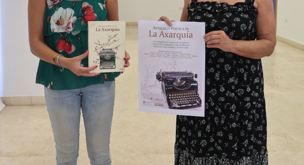 Torrox muestra su apoyo a la poesía con la presentación del libro `Antología poética de la Axarquía´
