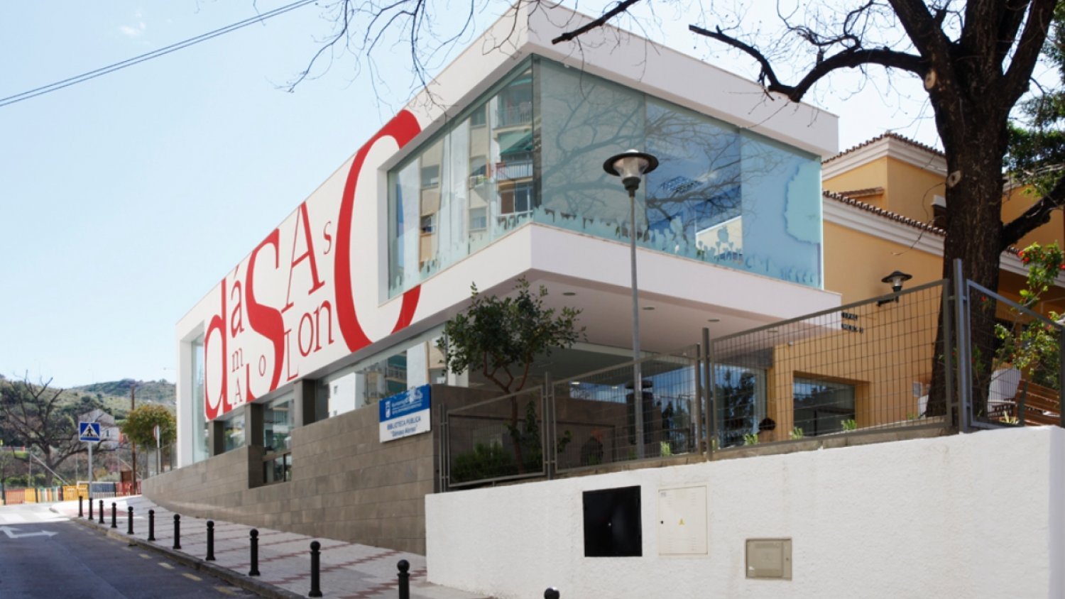 Las Bibliotecas Municipales acercan la figura de María Zambrano a los jóvenes en una exposición