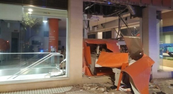 Dos cajeros y dependencias del banco ING son afectados tras un robo en Avenida de Andalucía