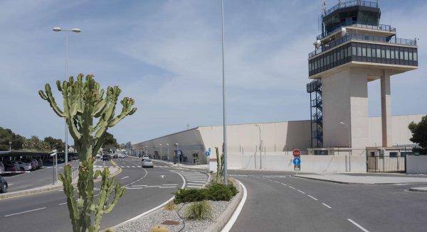 La Junta busca captar nuevos vuelos para los aeropuertos andaluces en el foro Connect Route