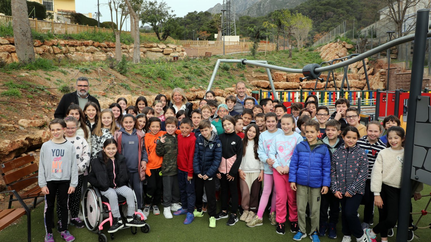 La alcaldesa de Marbella mantiene un encuentro con alumnos de 4º de Primaria del colegio Xarblanca