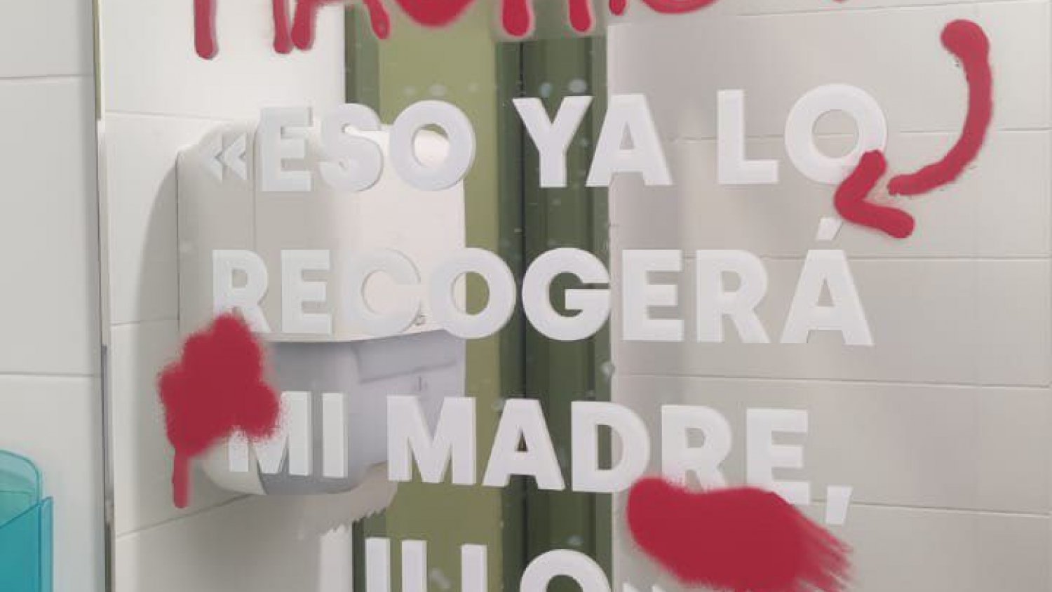 UMA.- La Universidad llena sus baños de mensajes contra la violencia de género