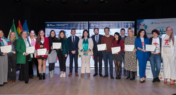 Docentes de los IES Concha Méndez Cuesta y Cánovas del Castillo, premiados en los Premios Joaquín Guichot