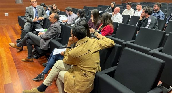 Junta, universidades y estudiantes crean un grupo de trabajo para buscar ayudas al alumnado