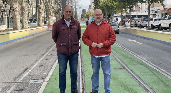 La avenida de Andalucía de Torre del Mar se convierte en un bulevar verde lleno de color
