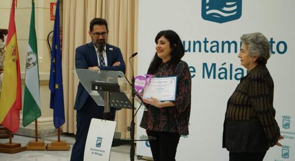 El Ayuntamiento reconoce a tres librerías y una empresa por promover la igualdad