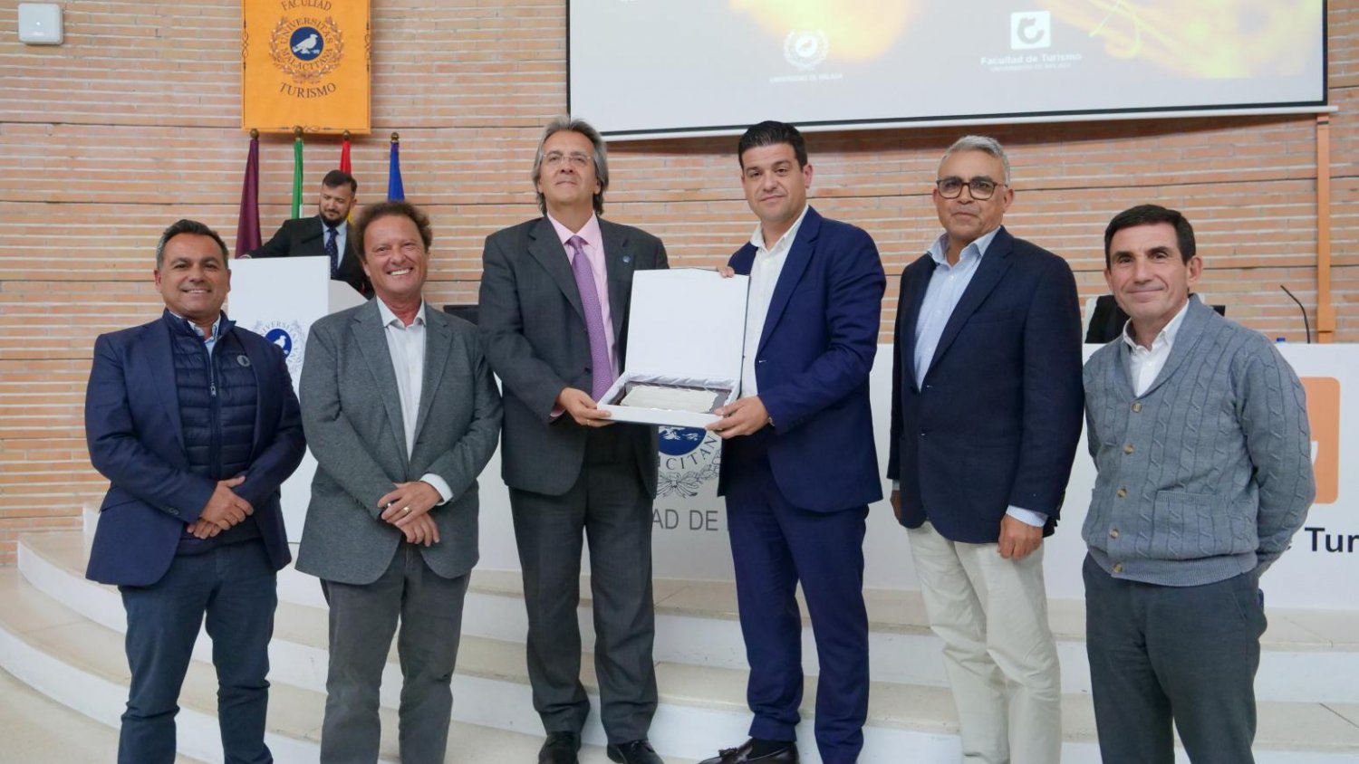 La Facultad de Turismo de la UMA concede una distinción de honor a la Diputación