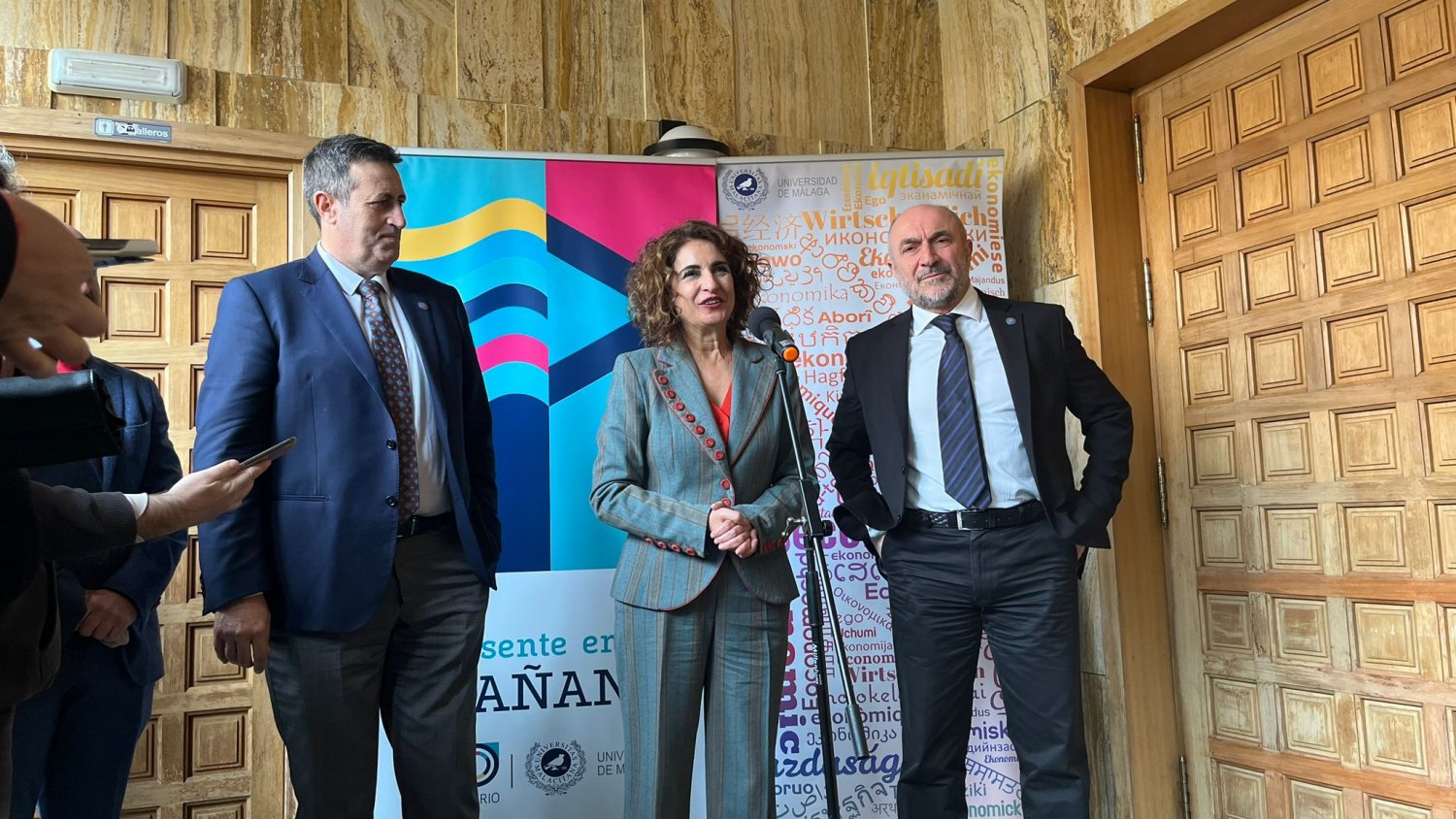 María Jesús Montero: “Defender a los ricos, al 0,2% de la población andaluza, no es defender Andalucía”