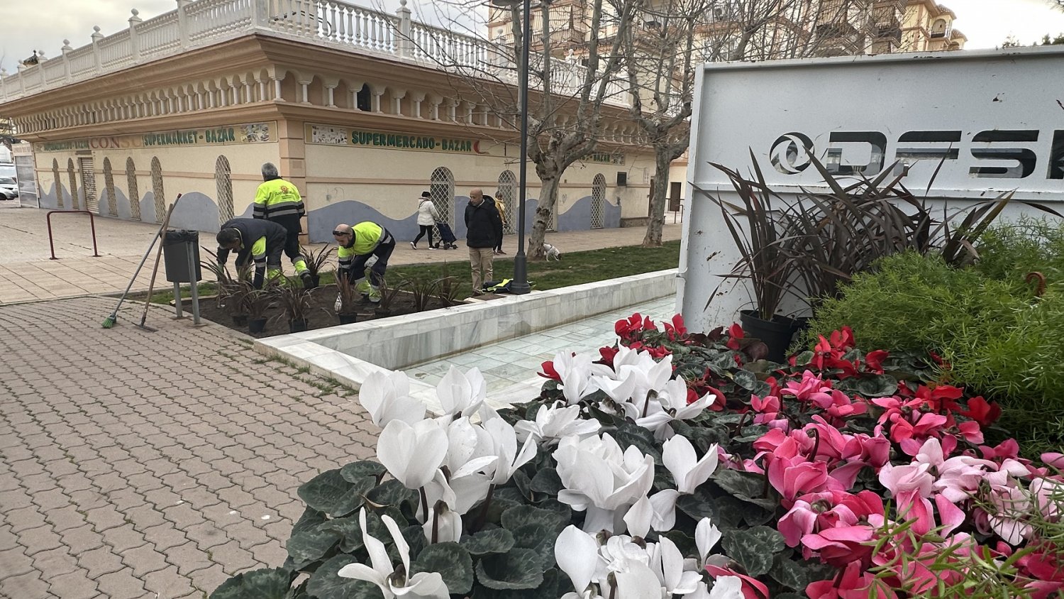 Fuengirola continúa con su Plan de Embellecimiento en zonas verdes 