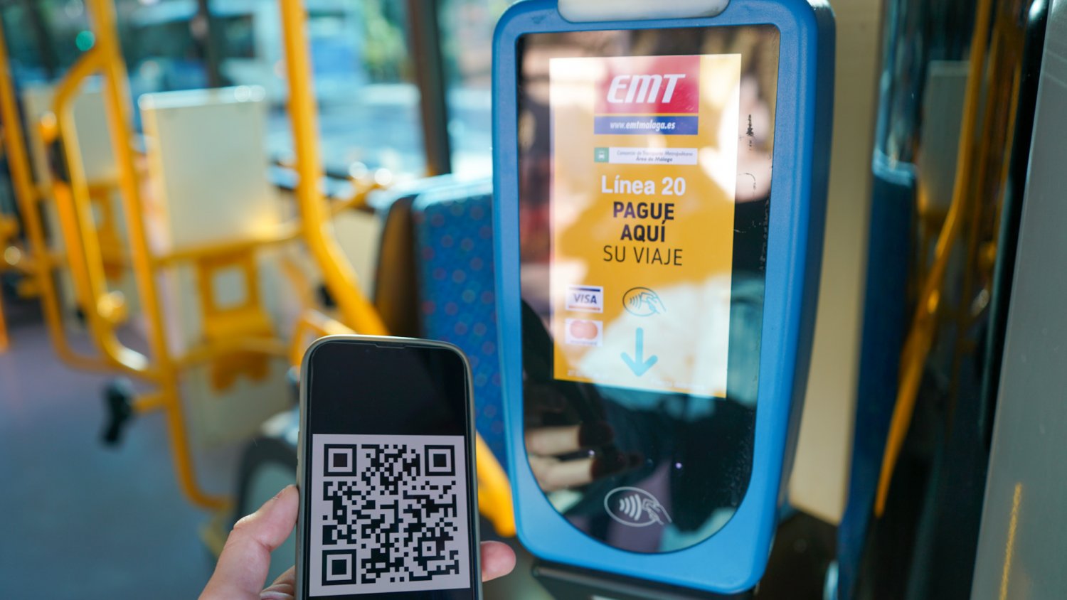El transporte público permite esta semana comprar un billete de autobús con un código QR