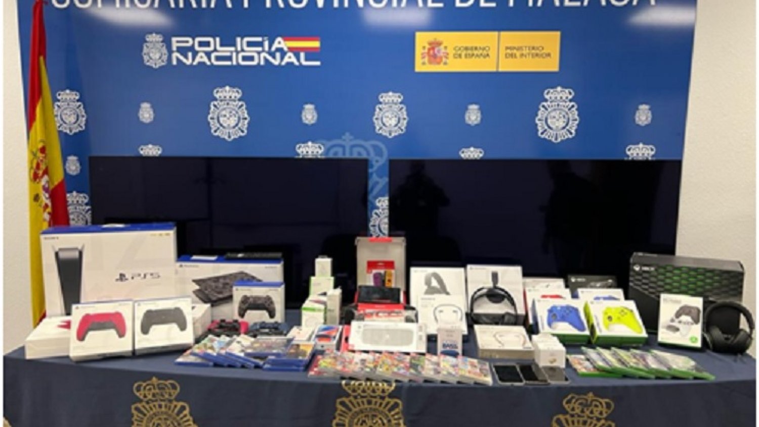 Detenidas cuatro personas de un clan familiar por estafar 14.000 euros a unos grandes almacenes 