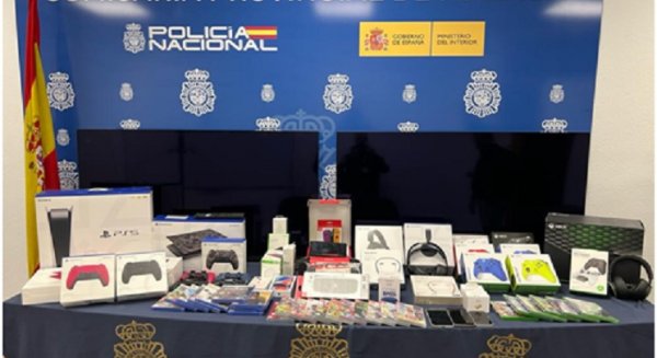 Detenidas cuatro personas de un clan familiar por estafar 14.000 euros a unos grandes almacenes 